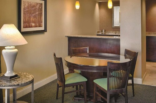 DoubleTree by Hilton Seattle Airport - image 39