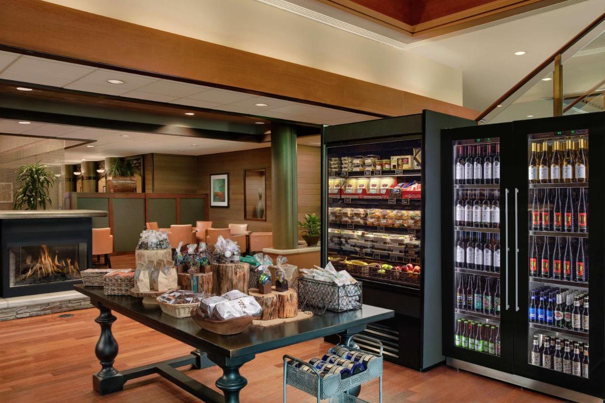 DoubleTree by Hilton Seattle Airport - image 5