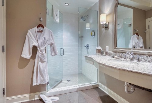 Hotel Ballard - image 22