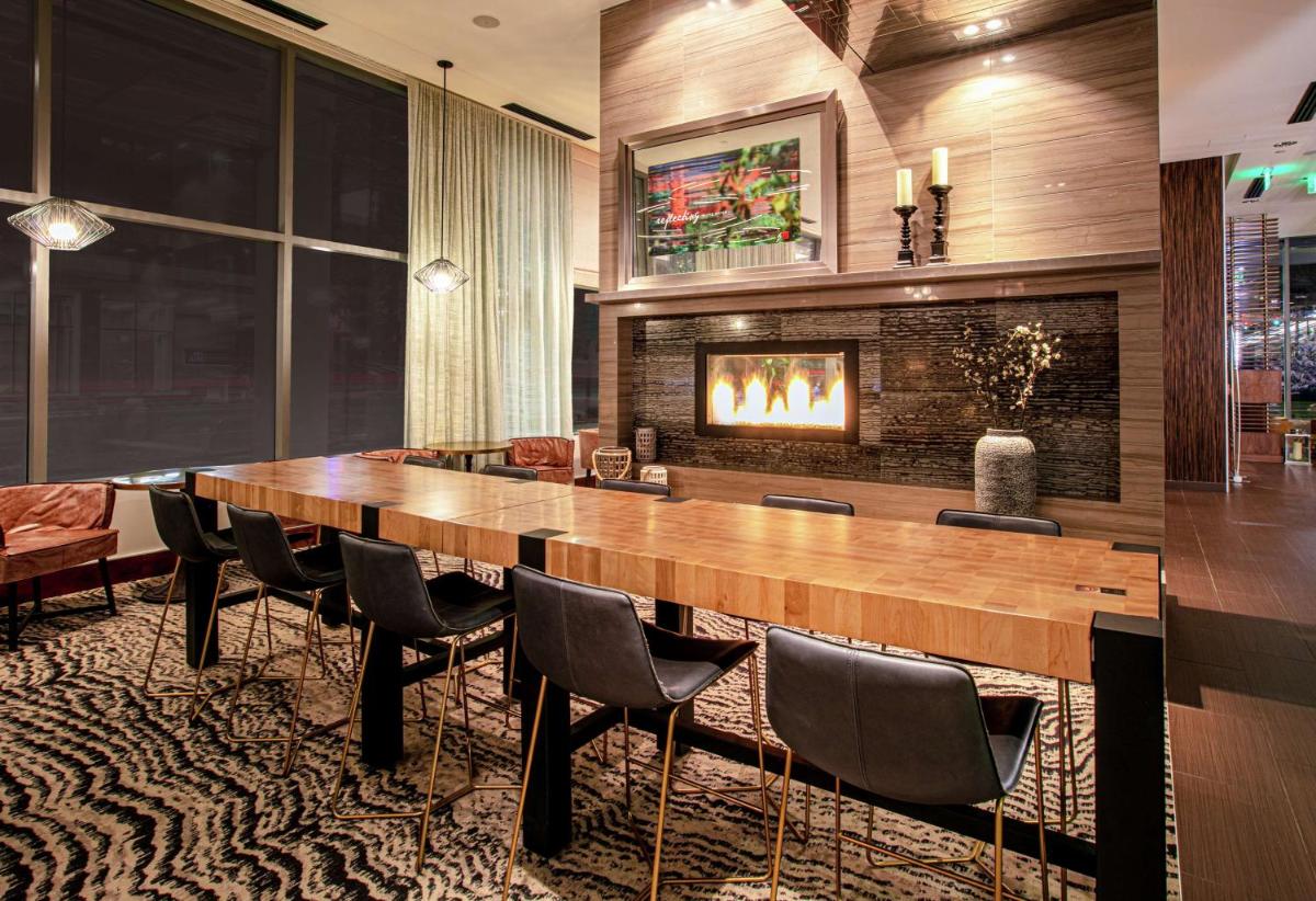 Hilton Garden Inn Seattle Downtown - image 7