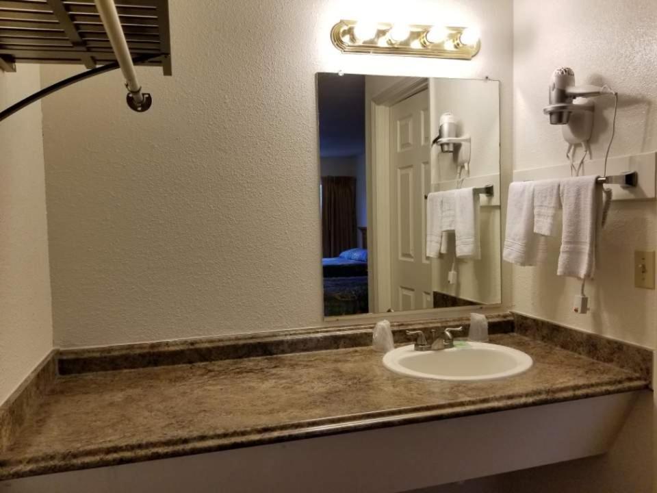 Nites Inn Motel - image 7