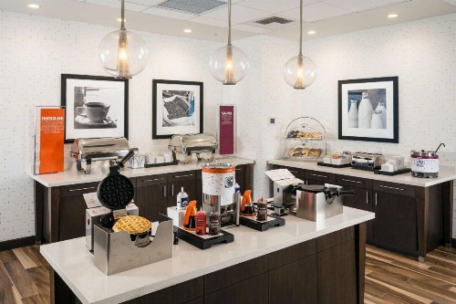 Hampton Inn & Suites by Hilton Seattle/Northgate - image 14