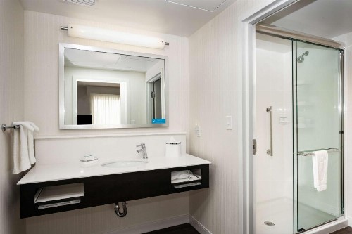 Hampton Inn & Suites by Hilton Seattle/Northgate - image 19