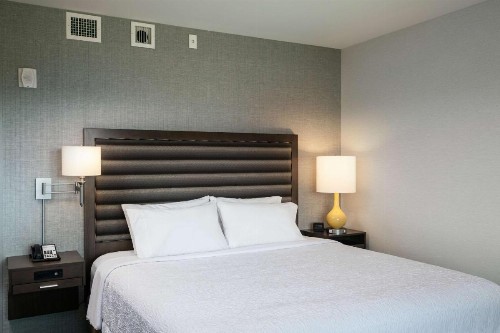 Hampton Inn & Suites by Hilton Seattle/Northgate - image 21
