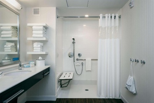Hampton Inn & Suites by Hilton Seattle/Northgate - image 22
