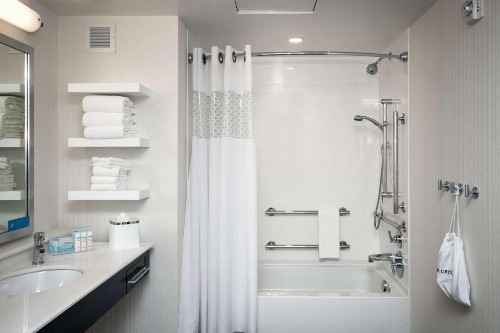 Hampton Inn & Suites by Hilton Seattle/Northgate - image 23