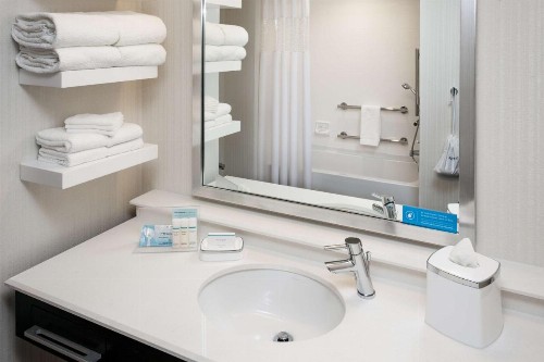 Hampton Inn & Suites by Hilton Seattle/Northgate - image 25