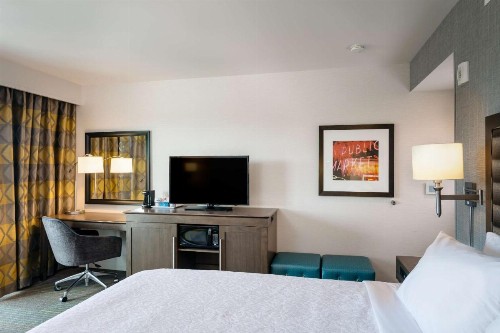 Hampton Inn & Suites by Hilton Seattle/Northgate - image 26