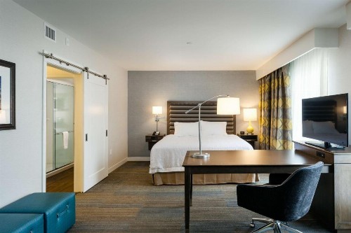 Hampton Inn & Suites by Hilton Seattle/Northgate - image 27
