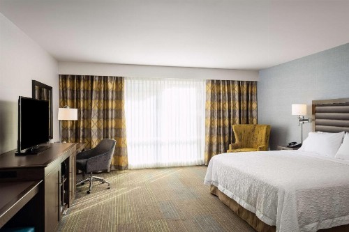 Hampton Inn & Suites by Hilton Seattle/Northgate - image 28
