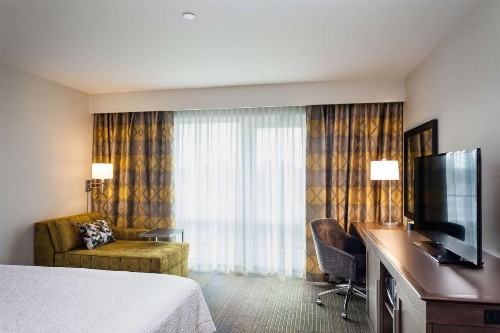 Hampton Inn & Suites by Hilton Seattle/Northgate - image 29