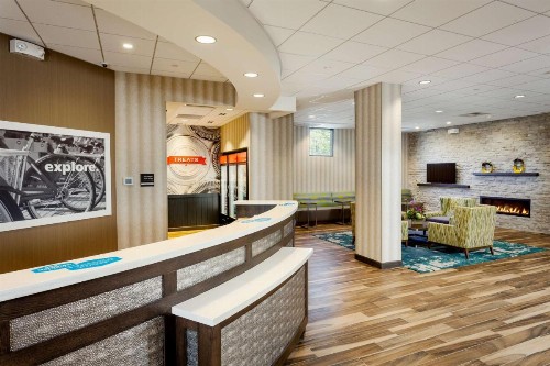 Hampton Inn & Suites by Hilton Seattle/Northgate - image 3