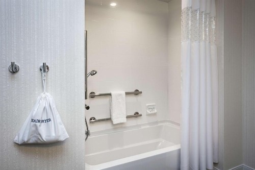 Hampton Inn & Suites by Hilton Seattle/Northgate - image 33
