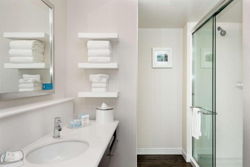 Hampton Inn & Suites by Hilton Seattle/Northgate - image 34