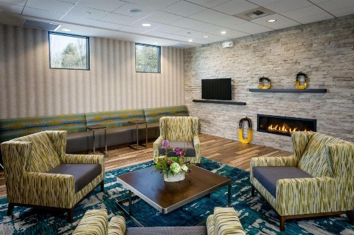Hampton Inn & Suites by Hilton Seattle/Northgate - image 4