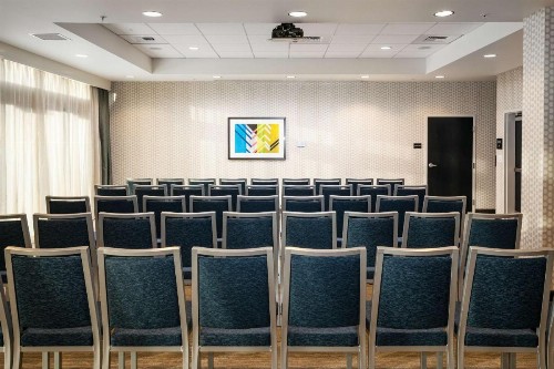 Hampton Inn & Suites by Hilton Seattle/Northgate - image 41