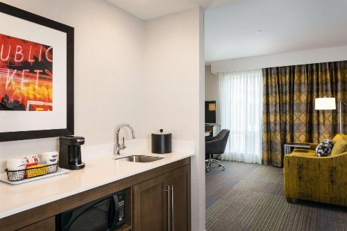 Hampton Inn & Suites by Hilton Seattle/Northgate - image 43