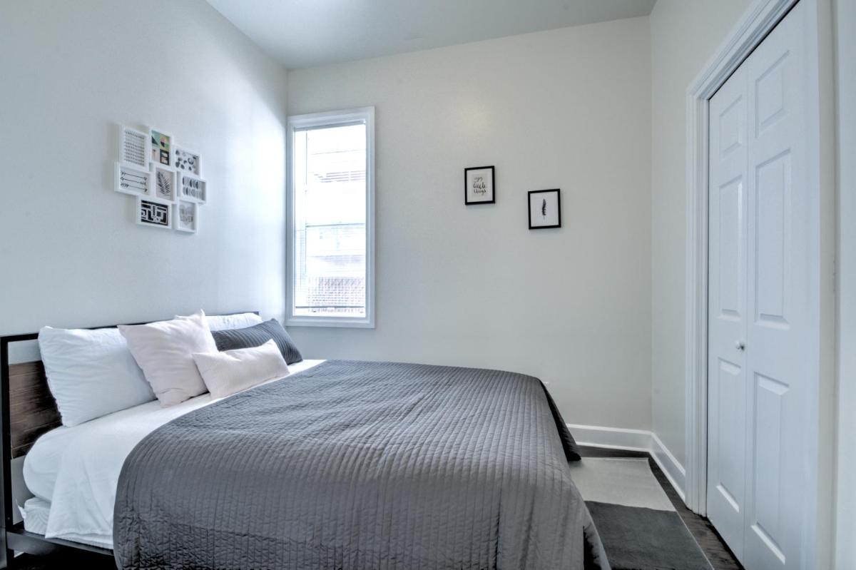 Beautiful 2 BR Apartment Walking Distance From Downtown - image 6