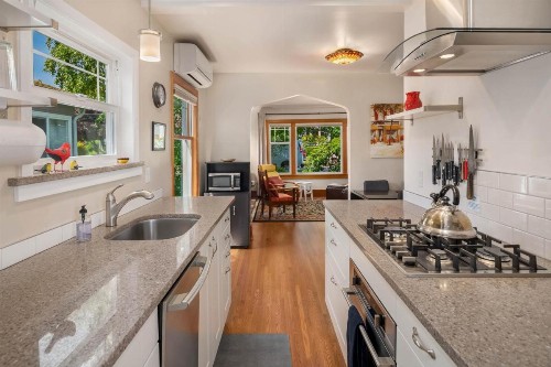 Birch Tree Cottage - 3 Bed 2 Bath Vacation home in Seattle - image 3