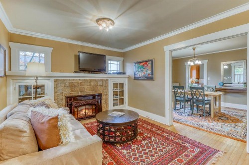 Phinneywood Bungalow - 2 Bed 1 Bath Vacation home in Green Lake