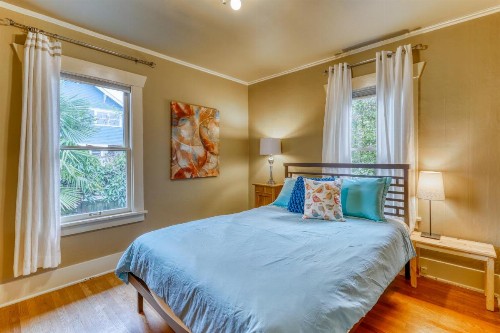 Phinneywood Bungalow - 2 Bed 1 Bath Vacation home in Green Lake - image 12