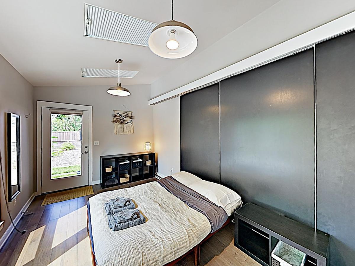 New Listing! Stylish Retreat Near Trendy Ballard home - image 6