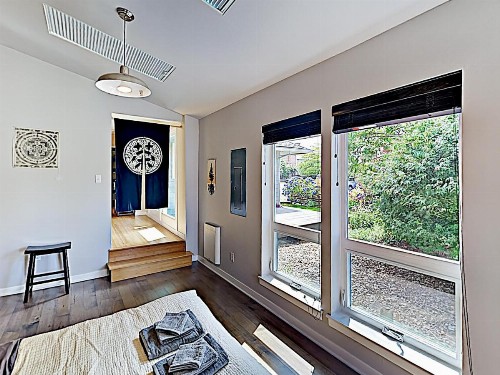 New Listing! Stylish Retreat Near Trendy Ballard home - image 7