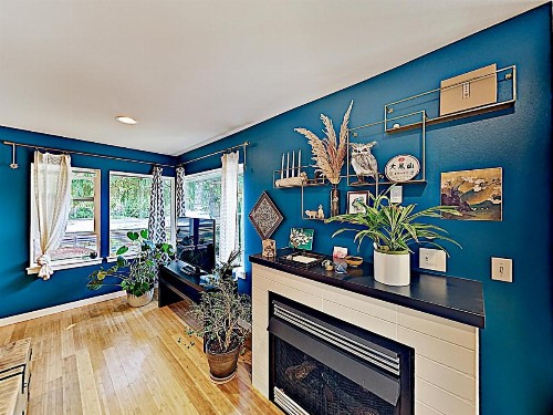 New Listing! Stylish Retreat Near Trendy Ballard home - image 8