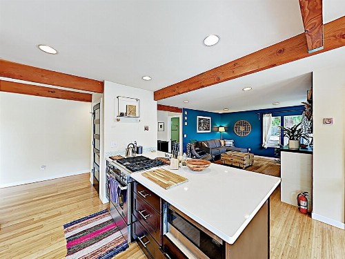 New Listing! Stylish Retreat Near Trendy Ballard home - image 9