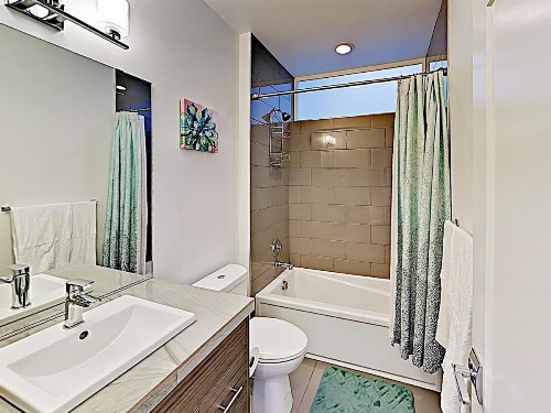 Chic Capitol Hill Townhome with Rooftop Deck & AC townhouse - image 12