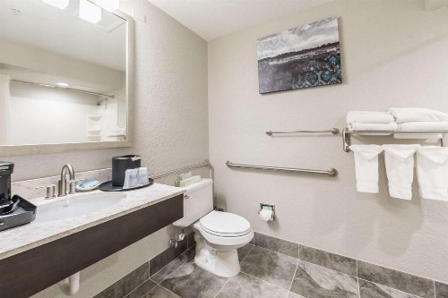 Best Western Plus Sebastian Hotel & Suites - image 13