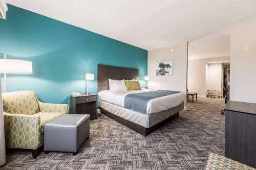 Best Western Plus Sebastian Hotel & Suites - image 25