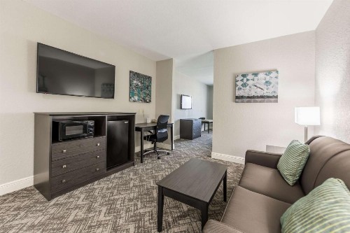 Best Western Plus Sebastian Hotel & Suites - image 26