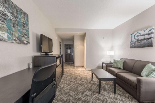 Best Western Plus Sebastian Hotel & Suites - image 7