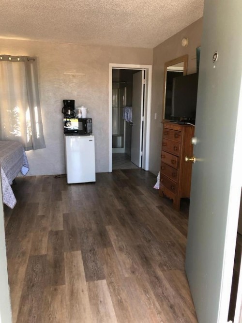 Pennwood Motor Lodge - image 32