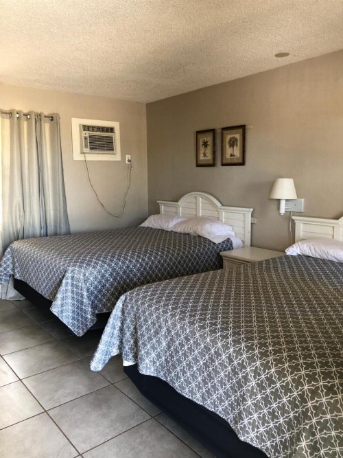 Pennwood Motor Lodge - image 4