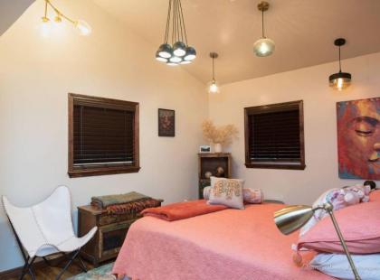 Bohemian Creekside Cottage minutes from Occidental and Sebastopol - image 5