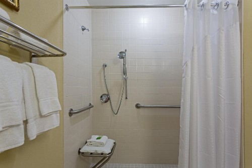 Holiday Inn Express Sebring an IHG Hotel - image 7