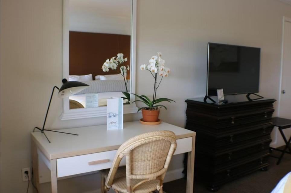 Inn on the Lakes - image 7