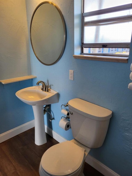 Budget Inn - image 13