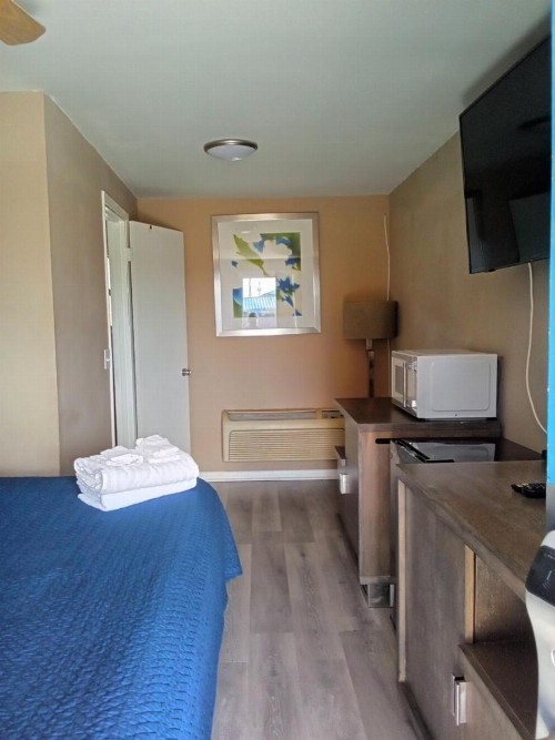 Budget Inn - image 14