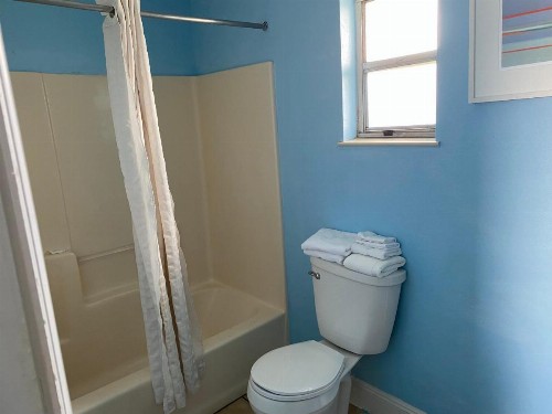 Budget Inn - image 17