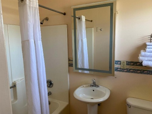 Budget Inn - image 19