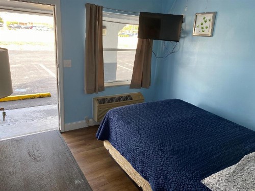 Budget Inn - image 2