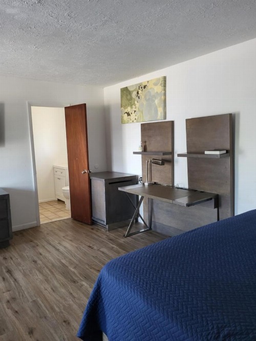 Budget Inn - image 22