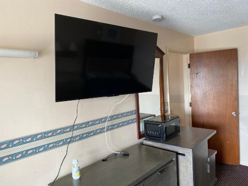 Budget Inn - image 29