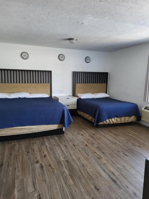 Budget Inn - image 7