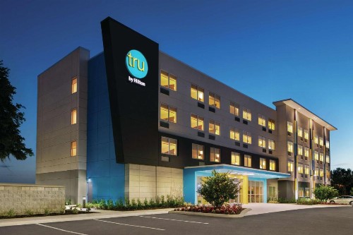 Tru By Hilton Sebring FL - image 1