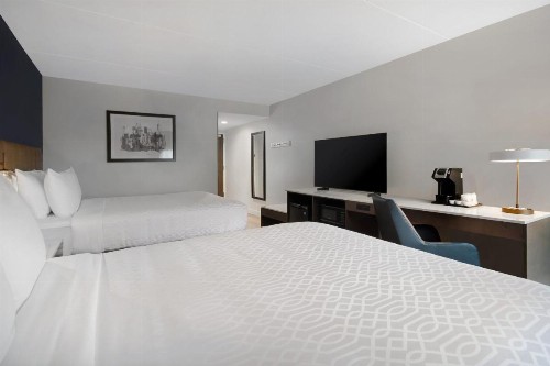 Meadowlands River Inn - image 27