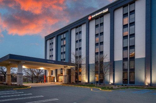 Meadowlands River Inn - image 34